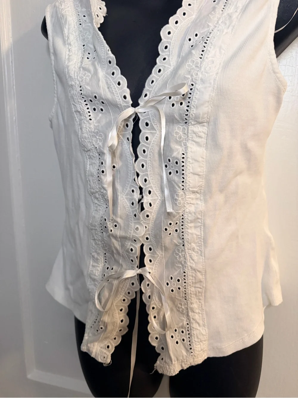 Free People White Eyelet Tie Front Tank - Picture 4 of 9